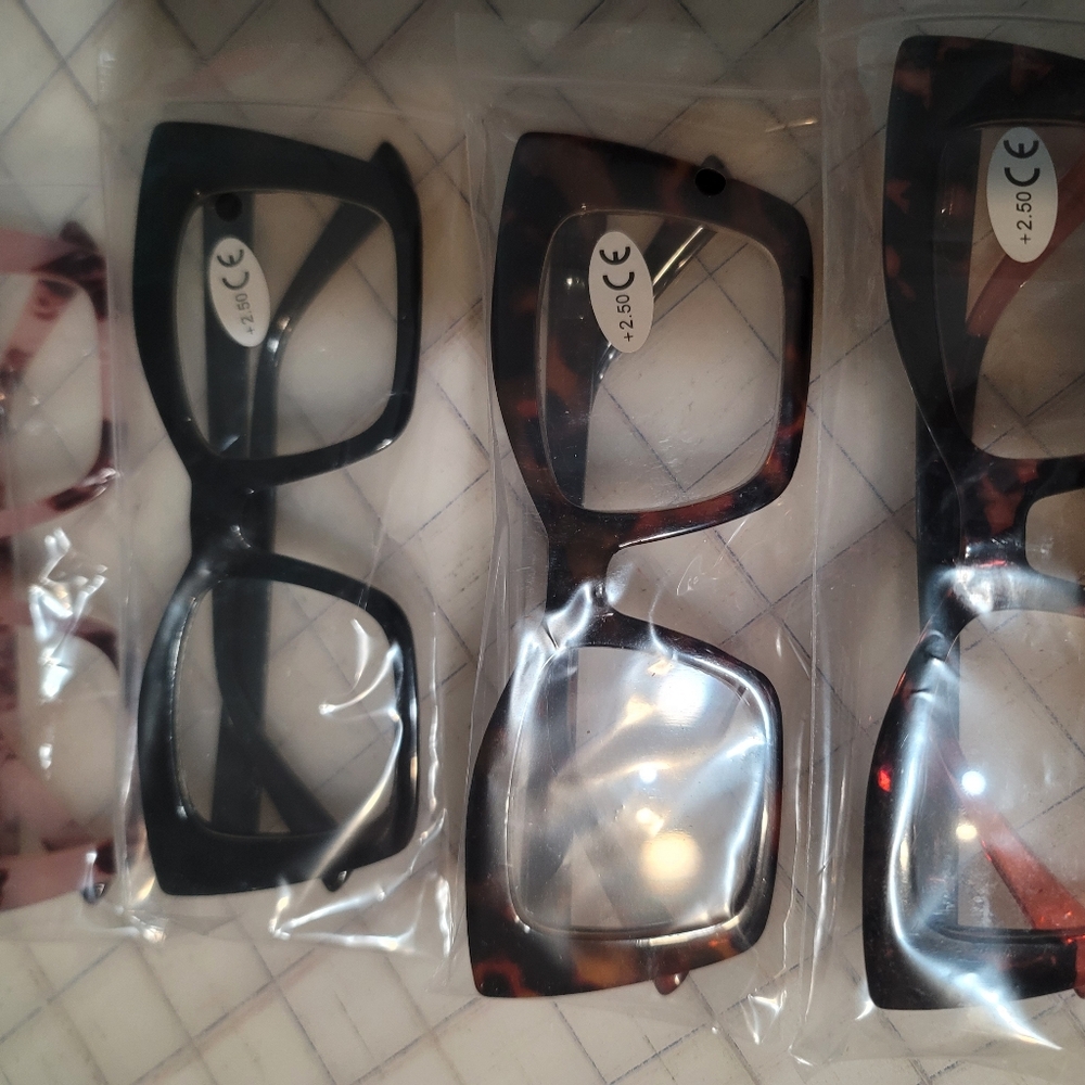 Stylish Square Frame Reading Glasses Set